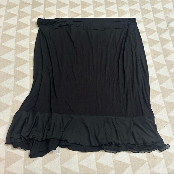 NWOT the pyramid collection Mesh Ruffle Knit Skirt - Picture 4 of 6